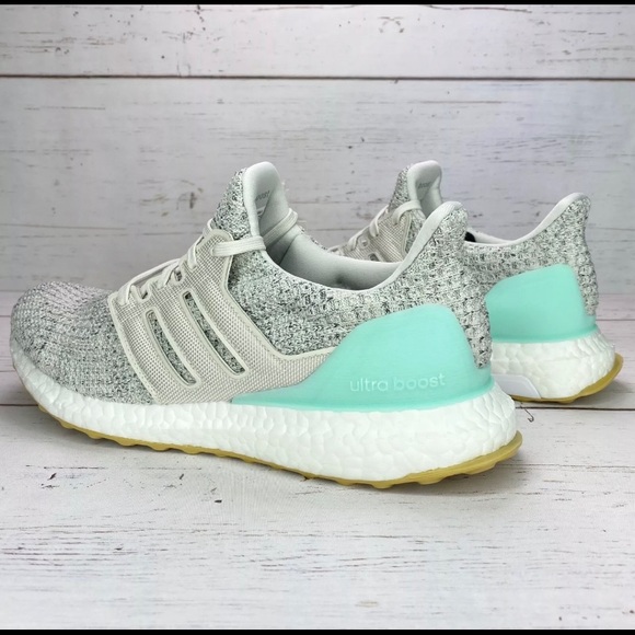 NWT Adidas Ultra Boost Womens “Carbon Clear Mint” - Picture 5 of 16